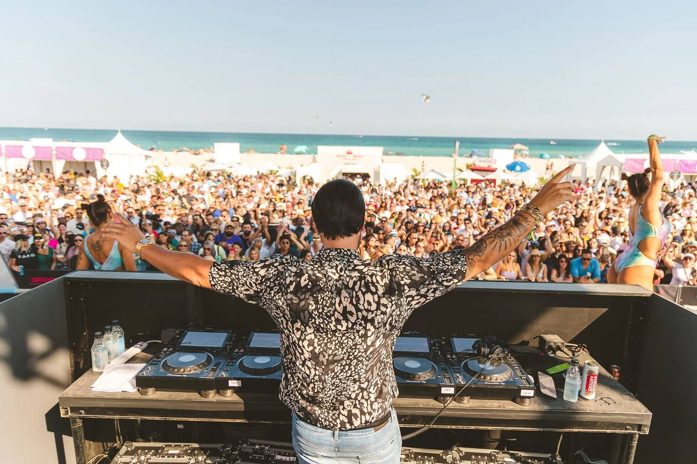 Event photography and coverage by Rives Creative, Miami